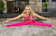 MilfBody – Nicole Doshi – Mother Fucker Part 1: The Yoga Master