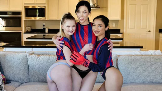 BFFs – Coco Lovelock, Avery Black And Diana Grace – Thanking Our Coach As A Team