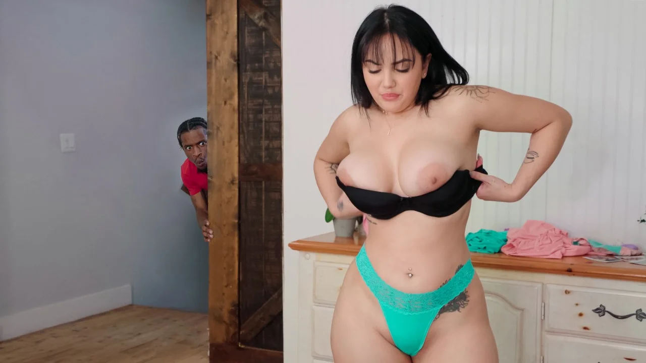 BigNaturals – Nika Venom – My Tits Can’t Fit, Perverzija.com BigNaturals – Nika Venom – My Tits Can’t Fit