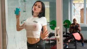 HornyHostel &#8211; Julia De Lucia &#8211; Naughty Pizza Delivery