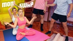 MomSwap &#8211; Sofie Marie And Cindy Crawford &#8211; A Lesson On Edging