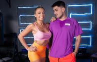 FitnessRooms – Arina Shy – Squirting On Fit Guy’s Big Cock